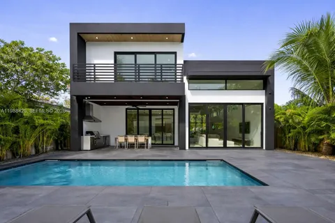 a house view with a outdoor space