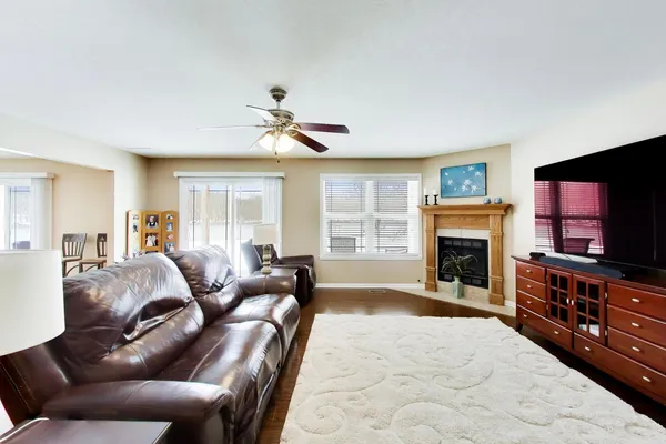 $300,000 | 1715 West River Street, Unit 1715, Dixon, IL 61021