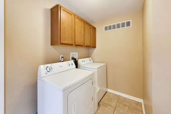 $300,000 | 1715 West River Street, Unit 1715, Dixon, IL 61021