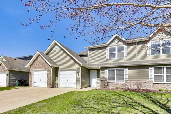 $300,000 | 1715 West River Street, Unit 1715, Dixon, IL 61021