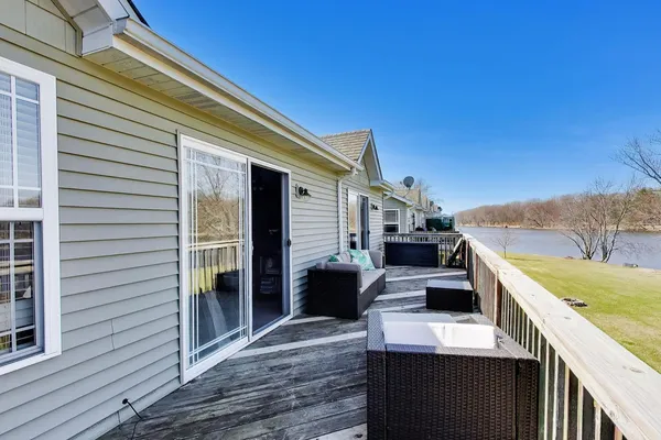 $300,000 | 1715 West River Street, Unit 1715, Dixon, IL 61021