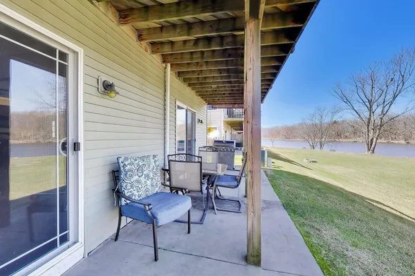 $300,000 | 1715 West River Street, Unit 1715, Dixon, IL 61021