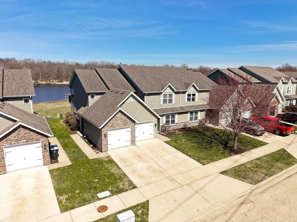 $300,000 | 1715 West River Street, Unit 1715, Dixon, IL 61021