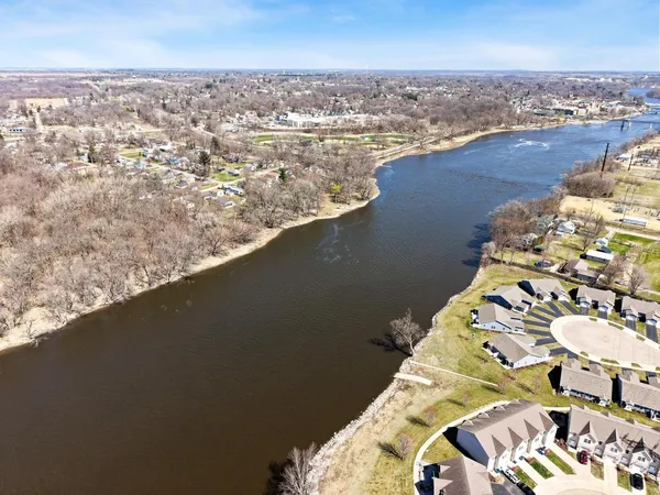 $300,000 | 1715 West River Street, Unit 1715, Dixon, IL 61021