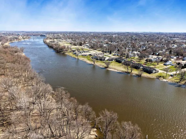 $300,000 | 1715 West River Street, Unit 1715, Dixon, IL 61021