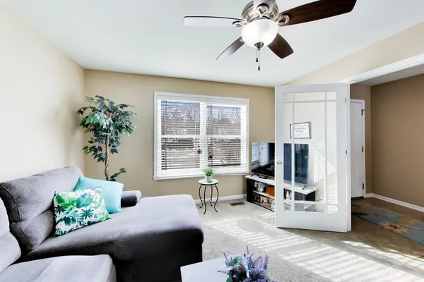 $300,000 | 1715 West River Street, Unit 1715, Dixon, IL 61021