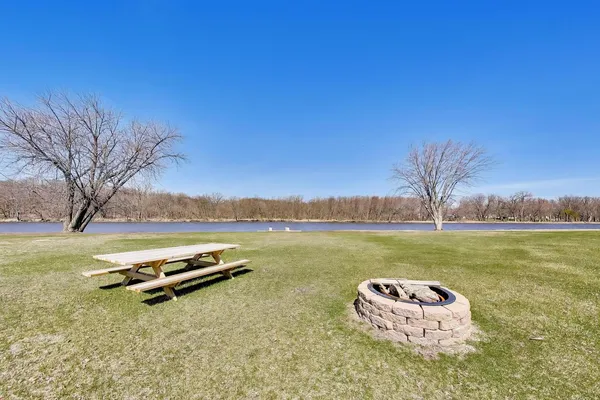 $300,000 | 1715 West River Street, Unit 1715, Dixon, IL 61021