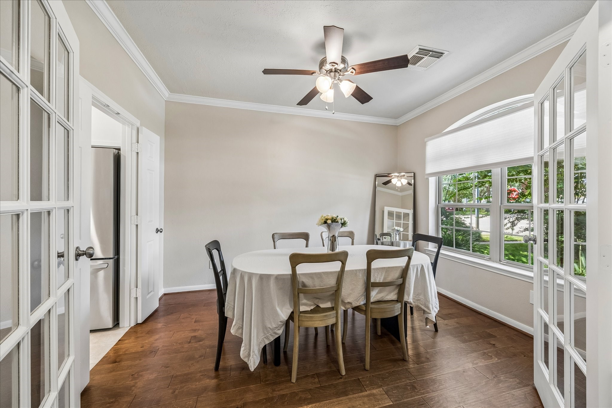 5811 Walkabout Way Katy, TX 77450 - Photo 13 of 33 Dedicated dining space with abundant natural light, perfect for holiday gatherings, dinner parties, and everyday meals.