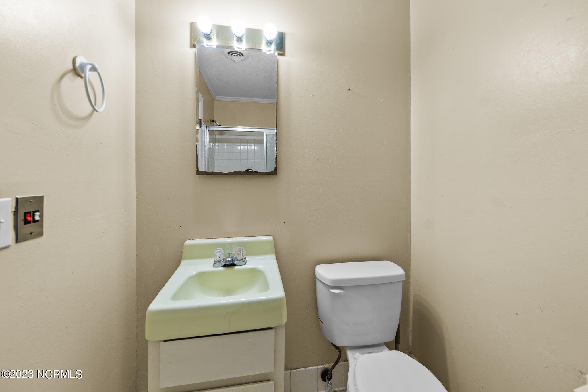2110 Emerson Road Kinston, NC 28504 - Photo 31 of 47 31-web-or-mls-DSC_1433