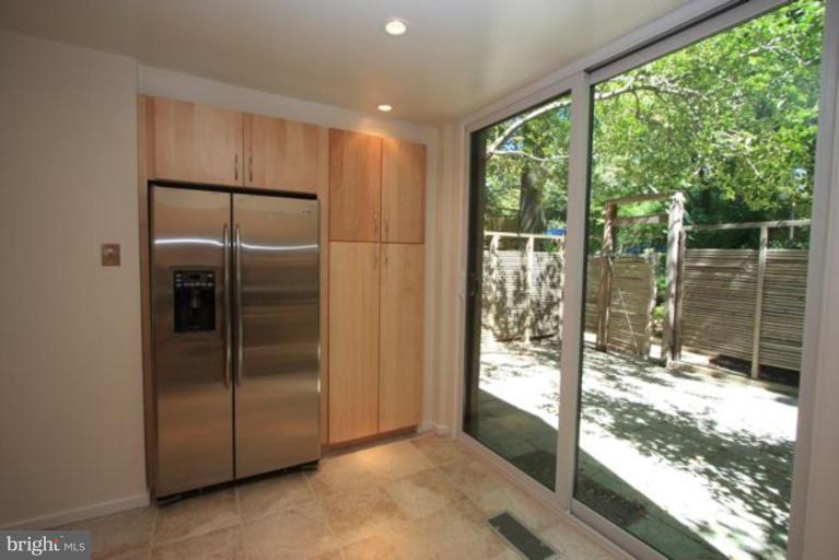 1698 Chimney House Road Reston, VA 20190 - Photo 5 of 25 Kitchen #3