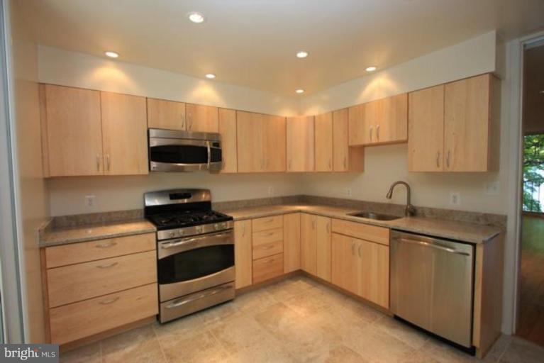 1698 Chimney House Road Reston, VA 20190 - Photo 6 of 25 Other #1