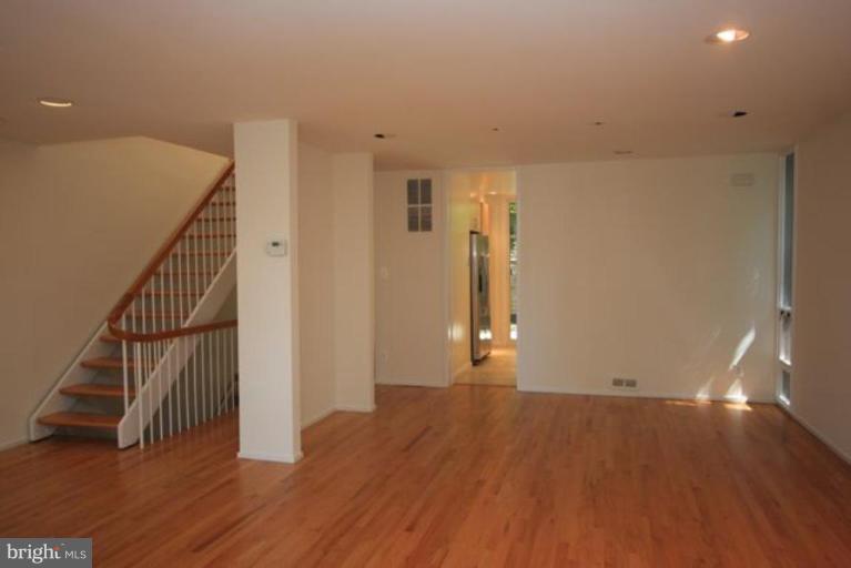 1698 Chimney House Road Reston, VA 20190 - Photo 7 of 25 Dining Room