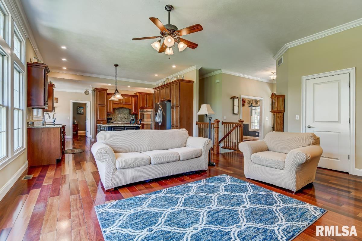 11997 Sherman Road Buffalo, IL 62515 - Photo 11 of 49 Gallery Image 11
