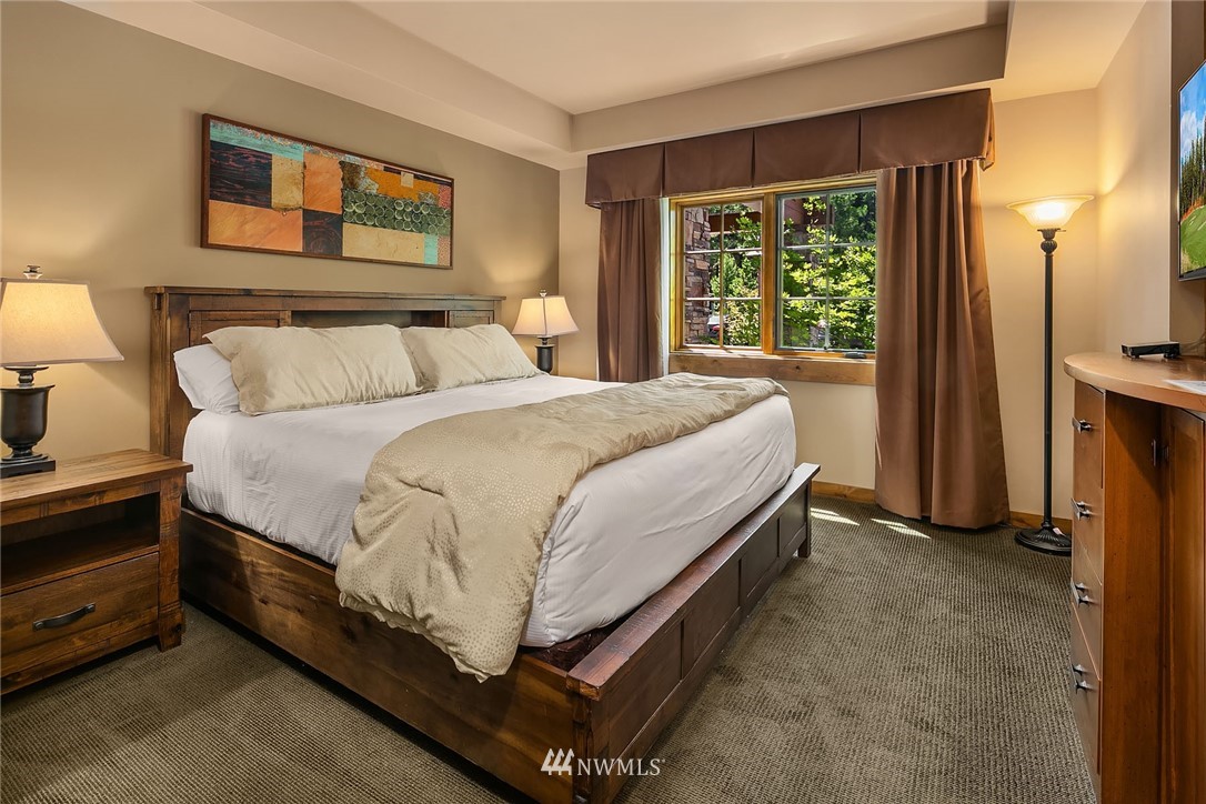 3770 Suncadia Trail, Unit 110 Cle Elum, WA 98922 - Photo 11 of 21 a bed sitting in a bedroom next to a window