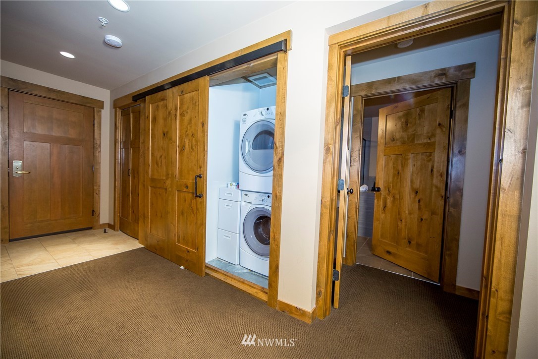 3770 Suncadia Trail, Unit 110 Cle Elum, WA 98922 - Photo 17 of 21 a view of an entryway door