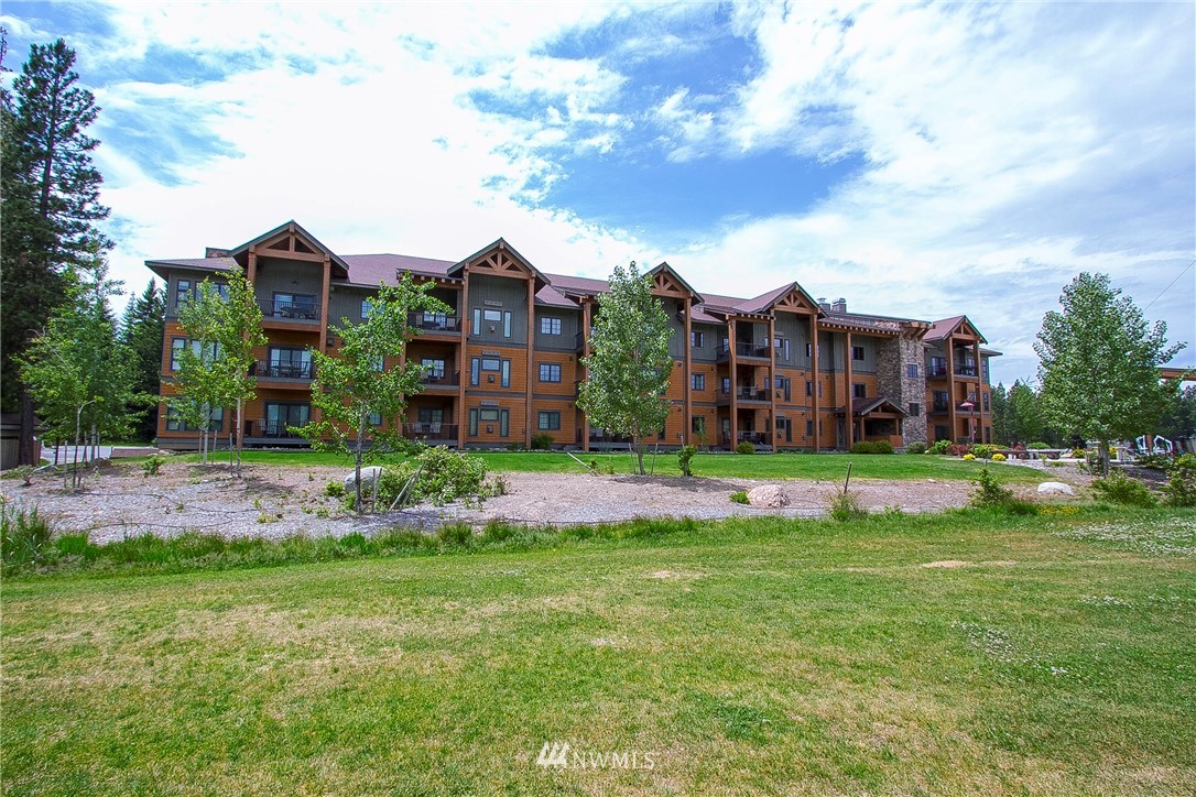 3770 Suncadia Trail, Unit 110 Cle Elum, WA 98922 - Photo 19 of 21 a view of a house with a big yard and potted plants