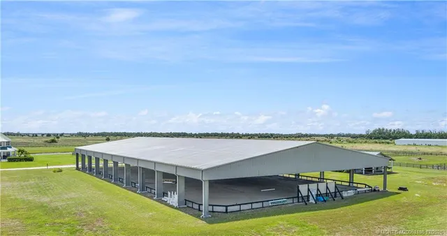a view of entryway with a front door