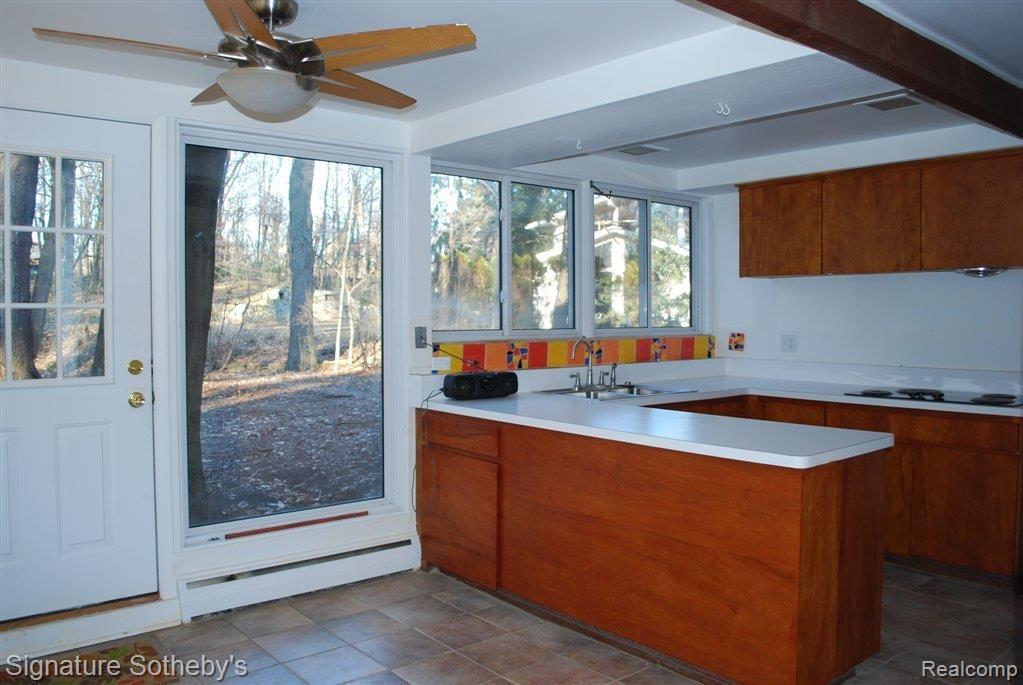 29770 Highmeadow Road Farmington, MI 48334 - Photo 3 of 20 kitchen