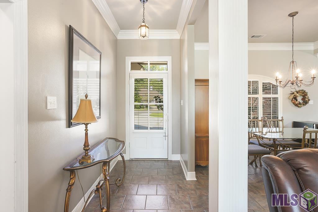 1163 Springlake Drive Baton Rouge, LA 70810 - Photo 6 of 30 Foyer