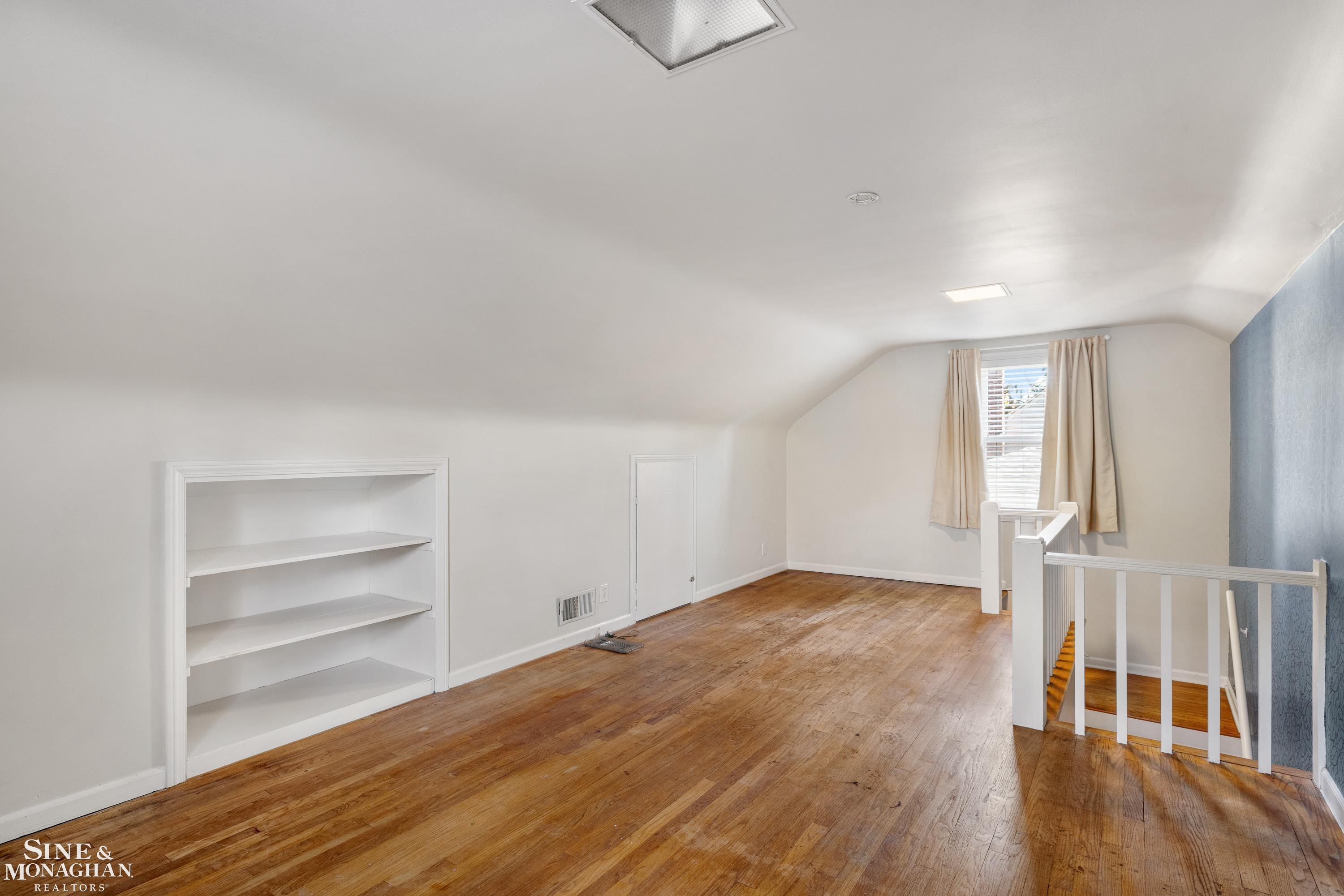 2073 Hampton Road Grosse Pointe Woods, MI 48236 - Photo 23 of 39