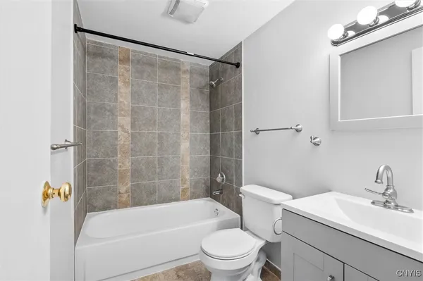 $1,250 | 328 Village Boulevard North, Van Buren, NY 13027