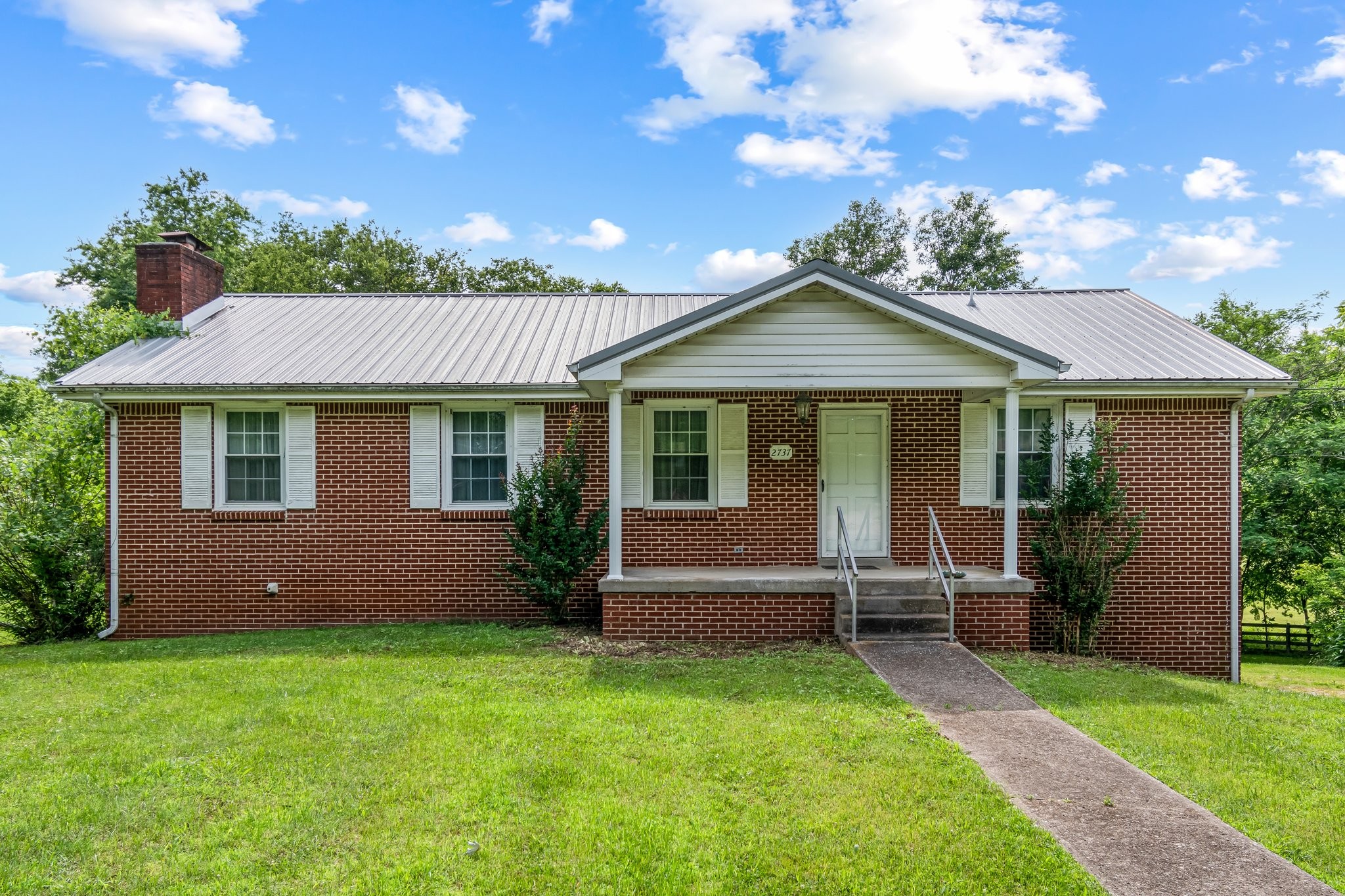 2737 Fly Road Santa Fe, TN 38482 - Photo 1 of 44 a front view of a house with a garden