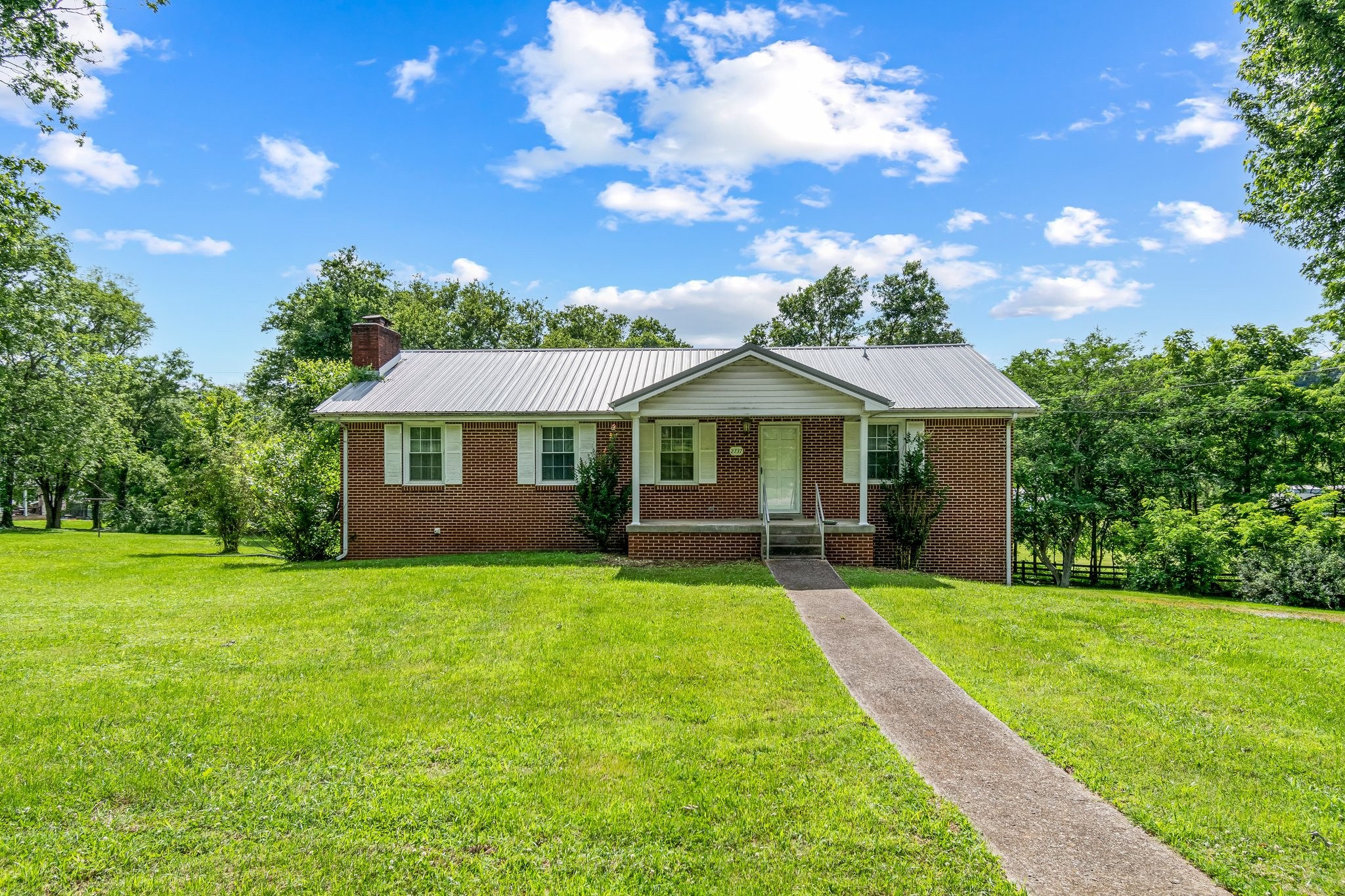 2737 Fly Road Santa Fe, TN 38482 - Photo 4 of 44 a front view of a house with yard