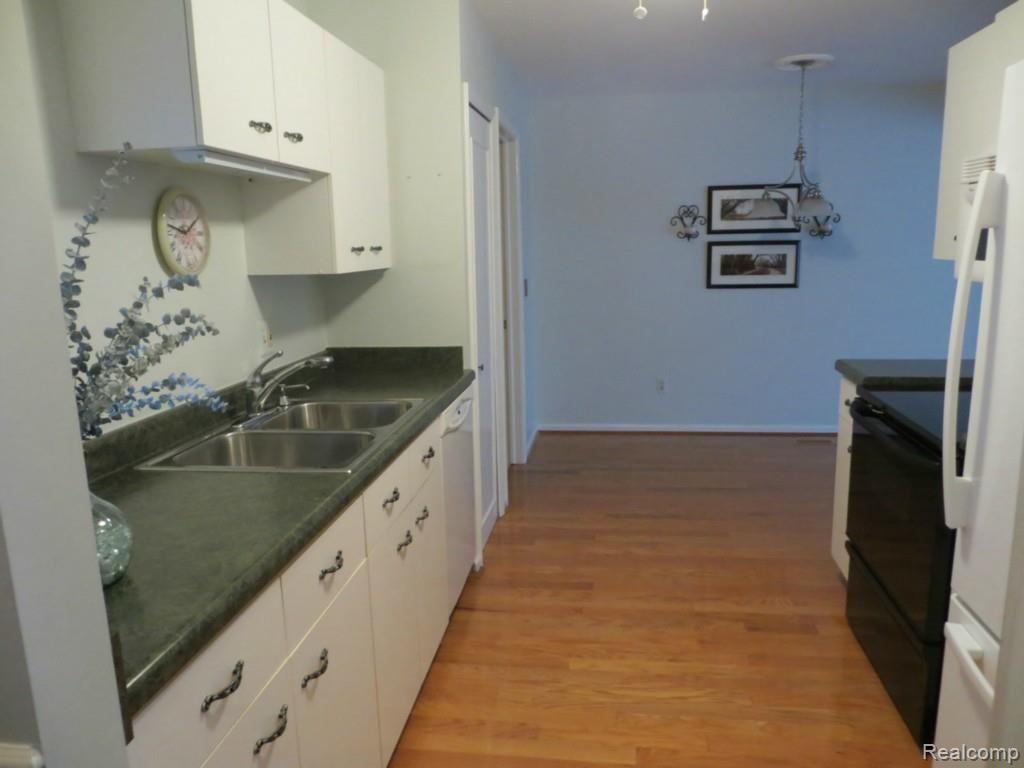 708 South Milford Road, Unit 2 Milford, MI 48381 - Photo 5 of 18
