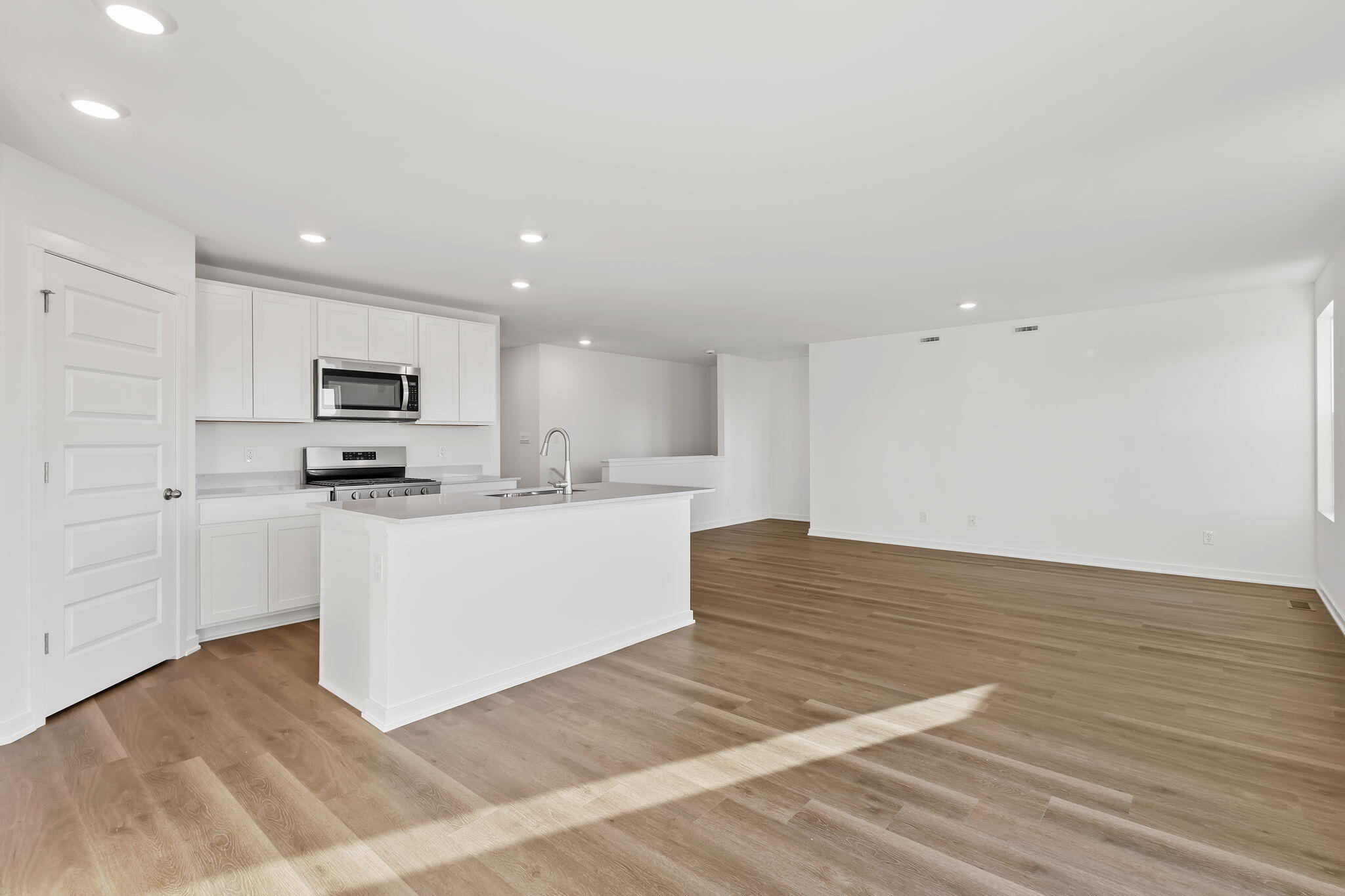 435 Fry Street Hebron, IN 46341 - Photo 4 of 20 2048x1365