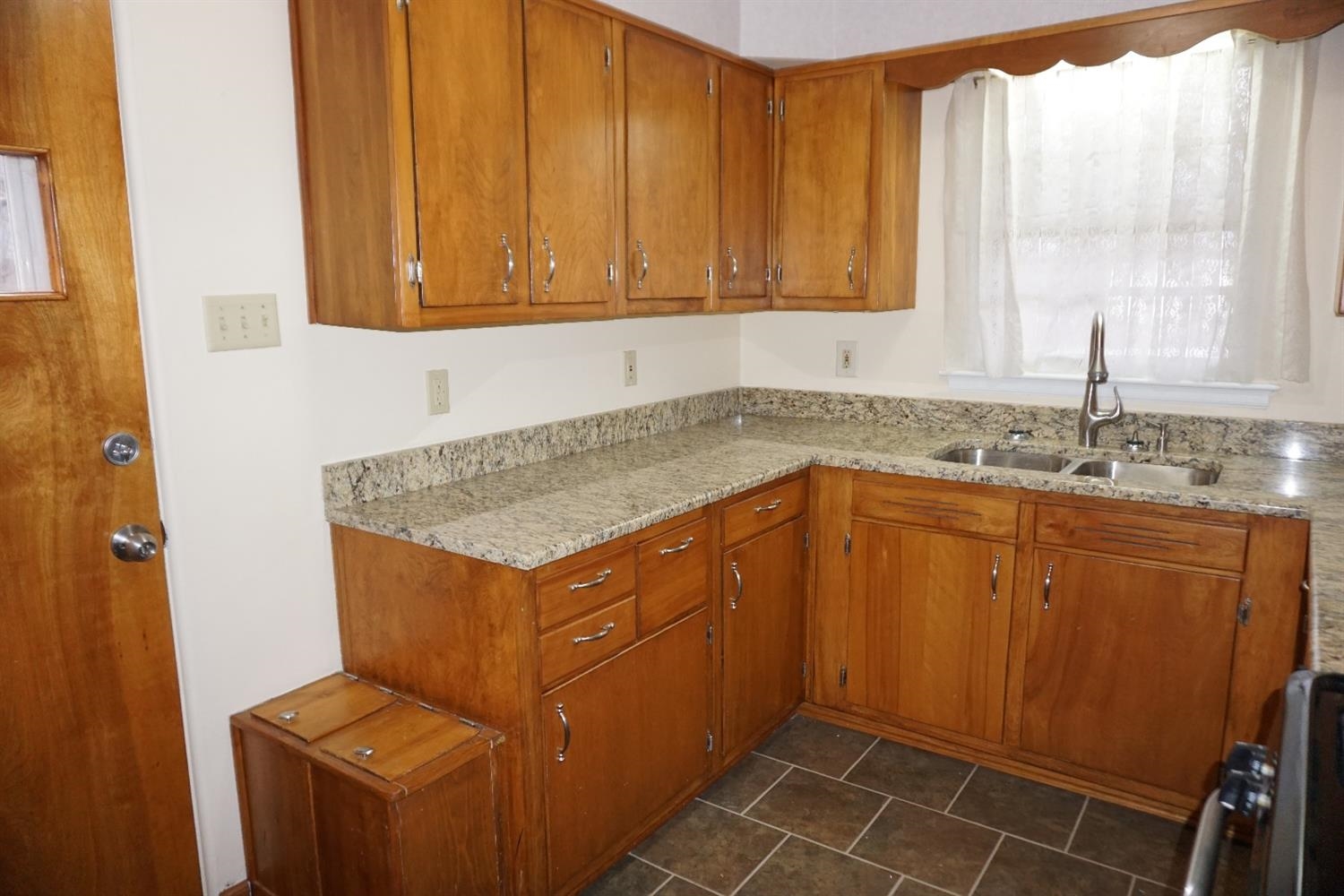 2424 Crest Road Gary, IN 46408 - Photo 7 of 10 1500x1000