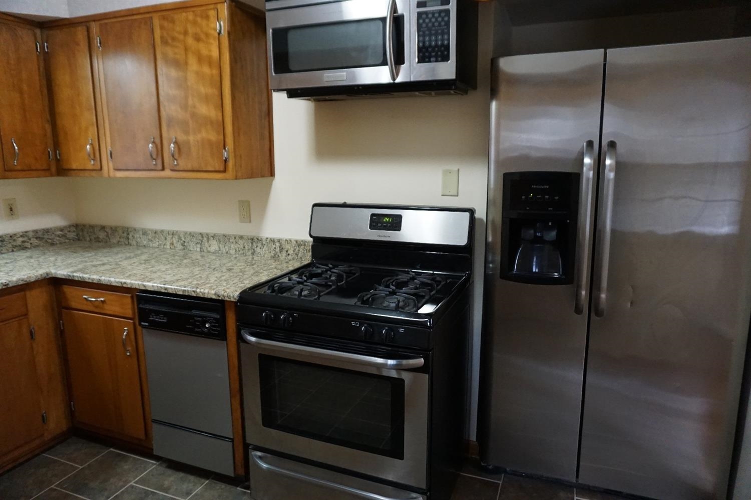 2424 Crest Road Gary, IN 46408 - Photo 8 of 10 1500x1000
