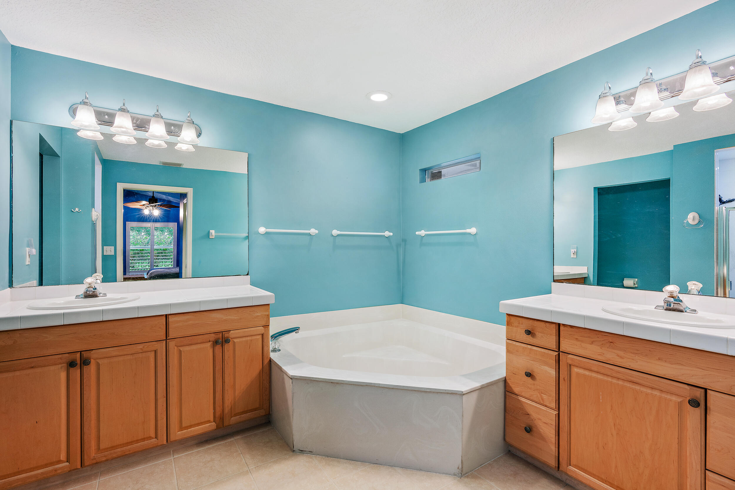 104 Old Jupiter Beach Road Jupiter, FL 33477 - Photo 14 of 25 AC6FEBEC-2542-4CA3-9BF5-8B986B386AA3