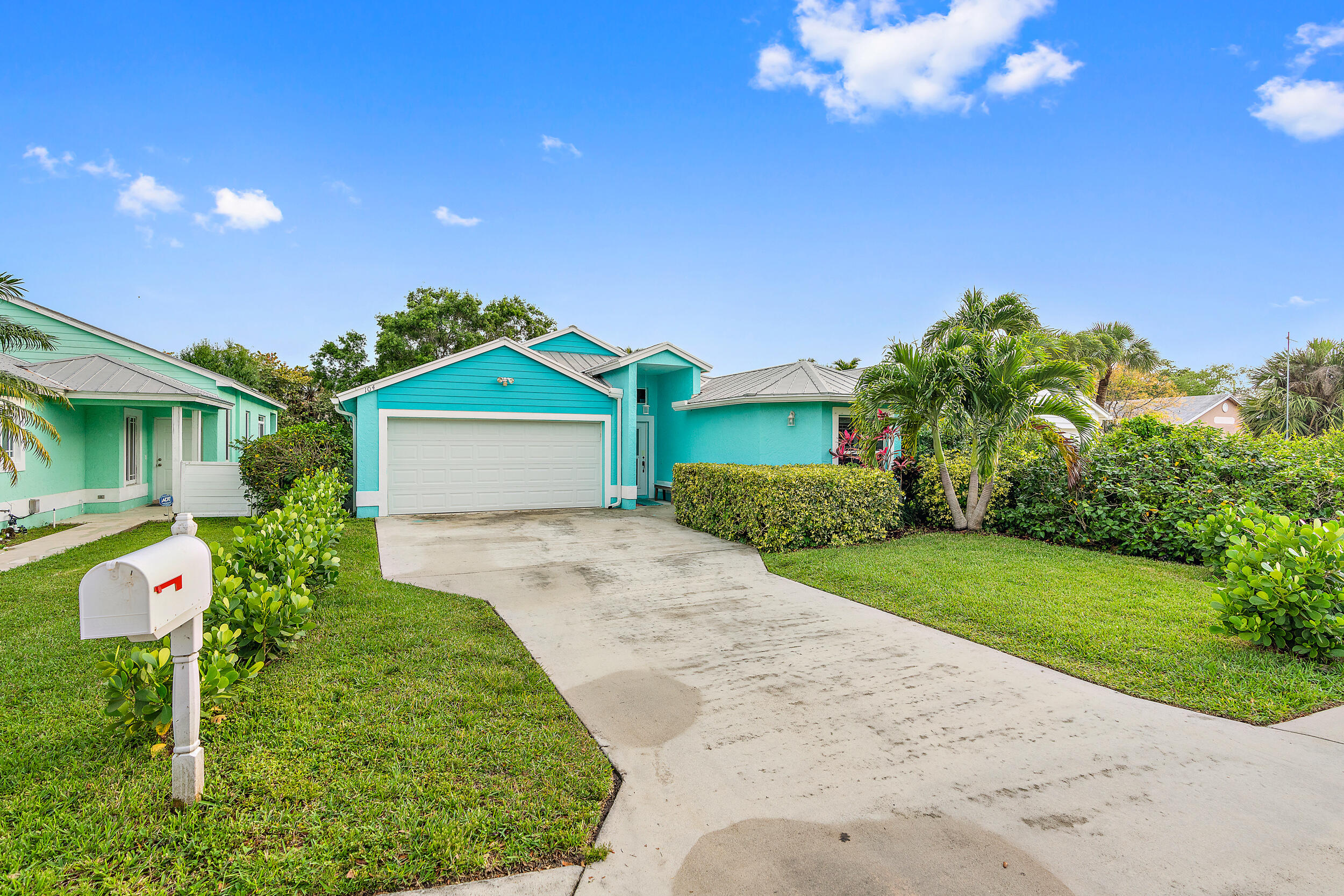 104 Old Jupiter Beach Road Jupiter, FL 33477 - Photo 2 of 25 26903469-EBB4-47C9-801B-C864CB00754D