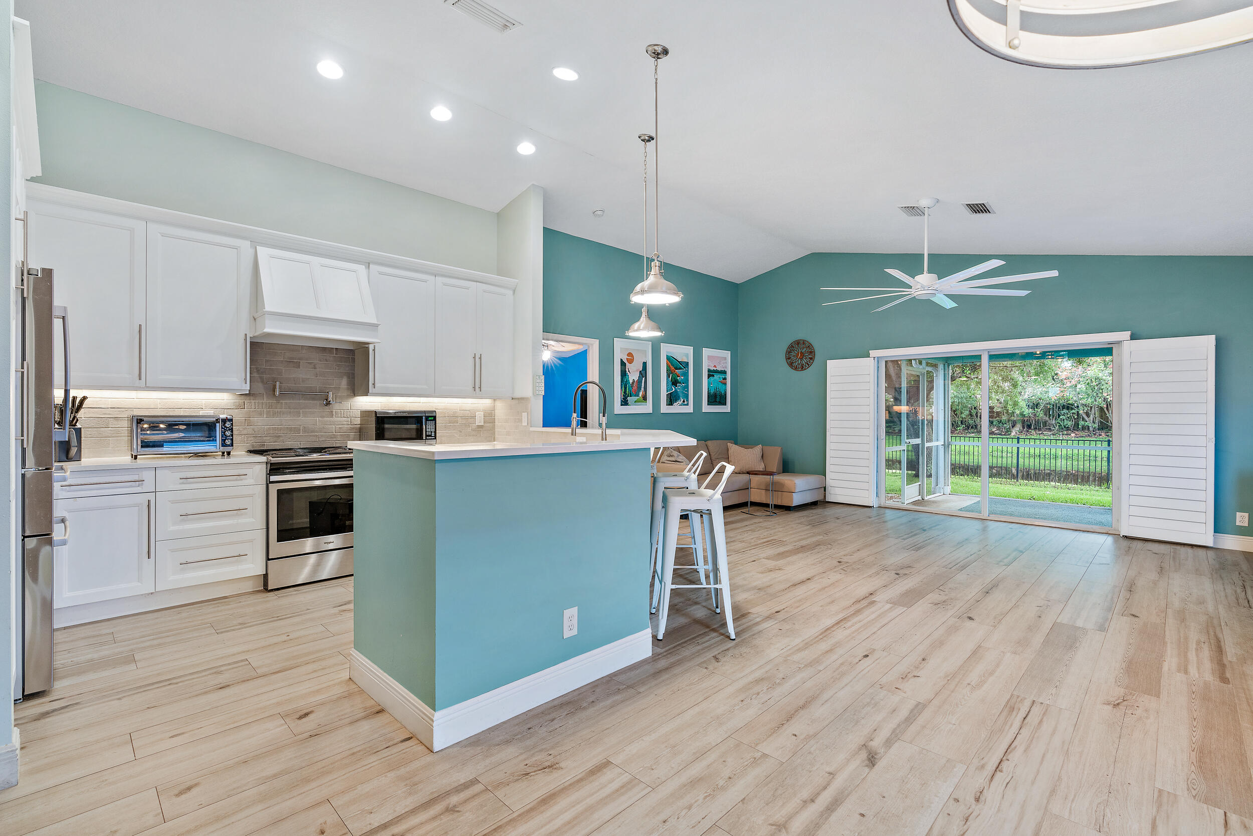 104 Old Jupiter Beach Road Jupiter, FL 33477 - Photo 6 of 25 D0D9FEAE-D0B2-4BDA-A0E5-7F6DB2CD2D1B