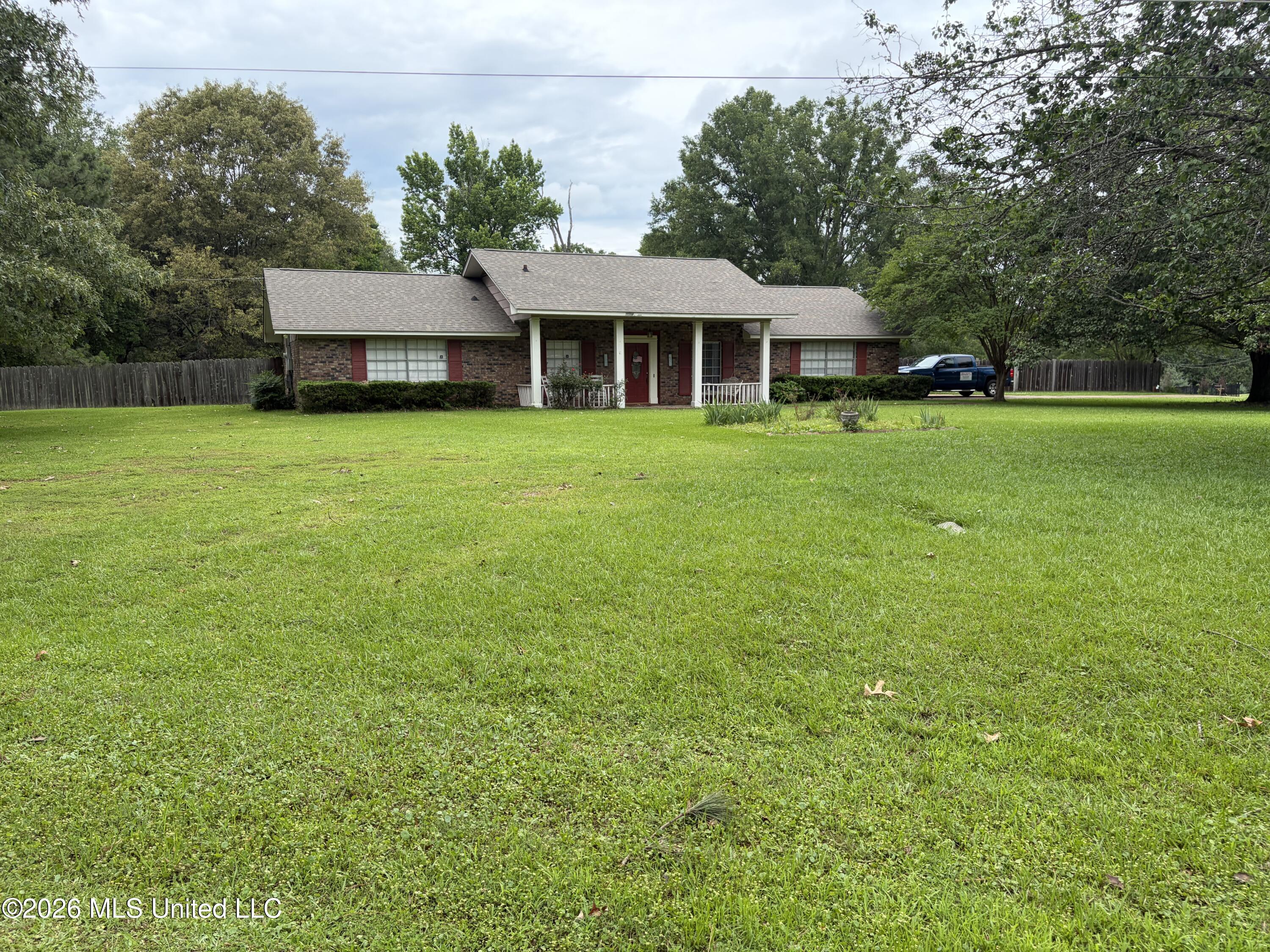 23 Nelson Circle Jackson, MS 39212 - Photo 4 of 28 IMG_1741