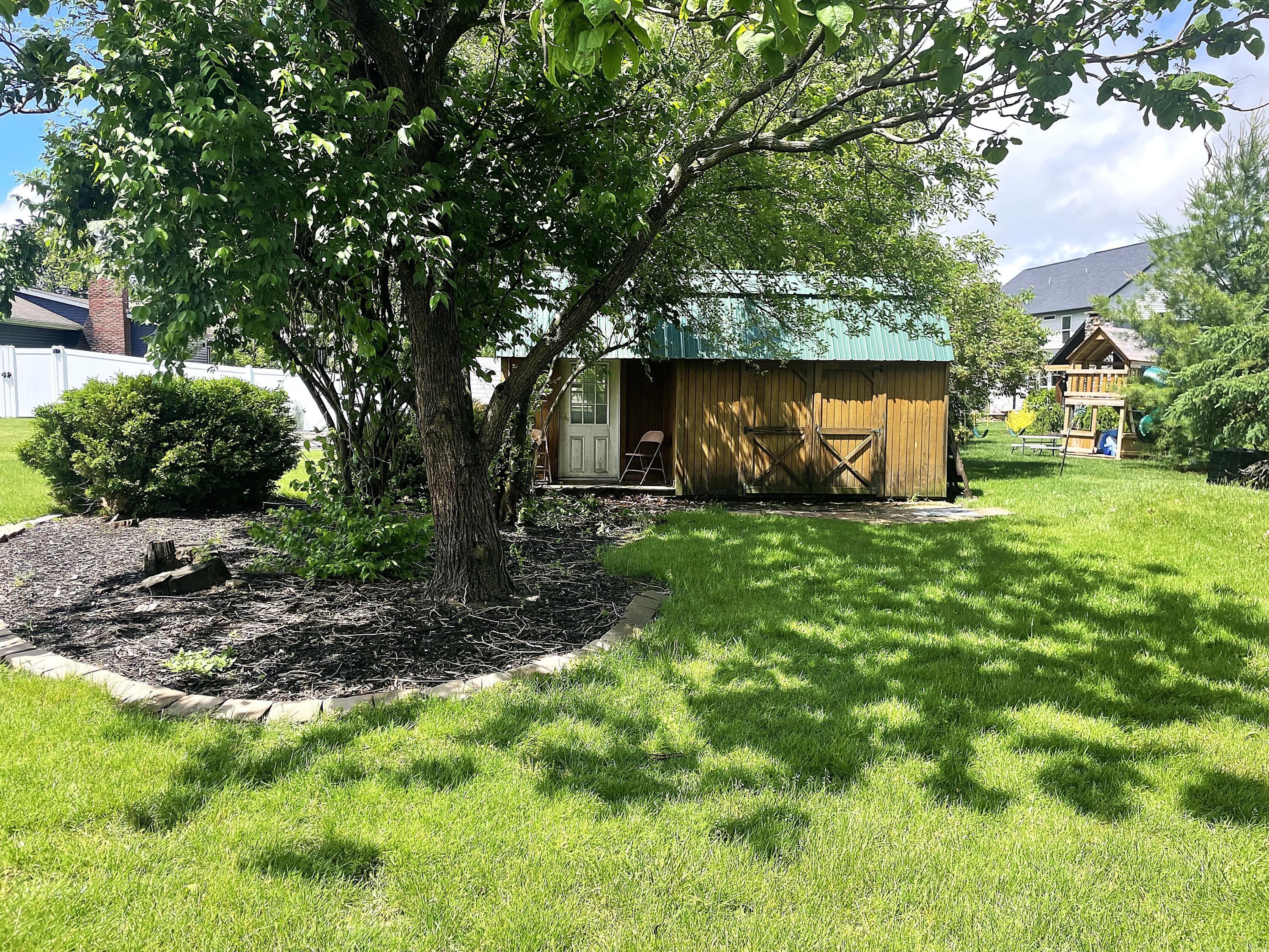 18544 Boerger Road Marysville, OH 43040 - Photo 38 of 39 Landscaping