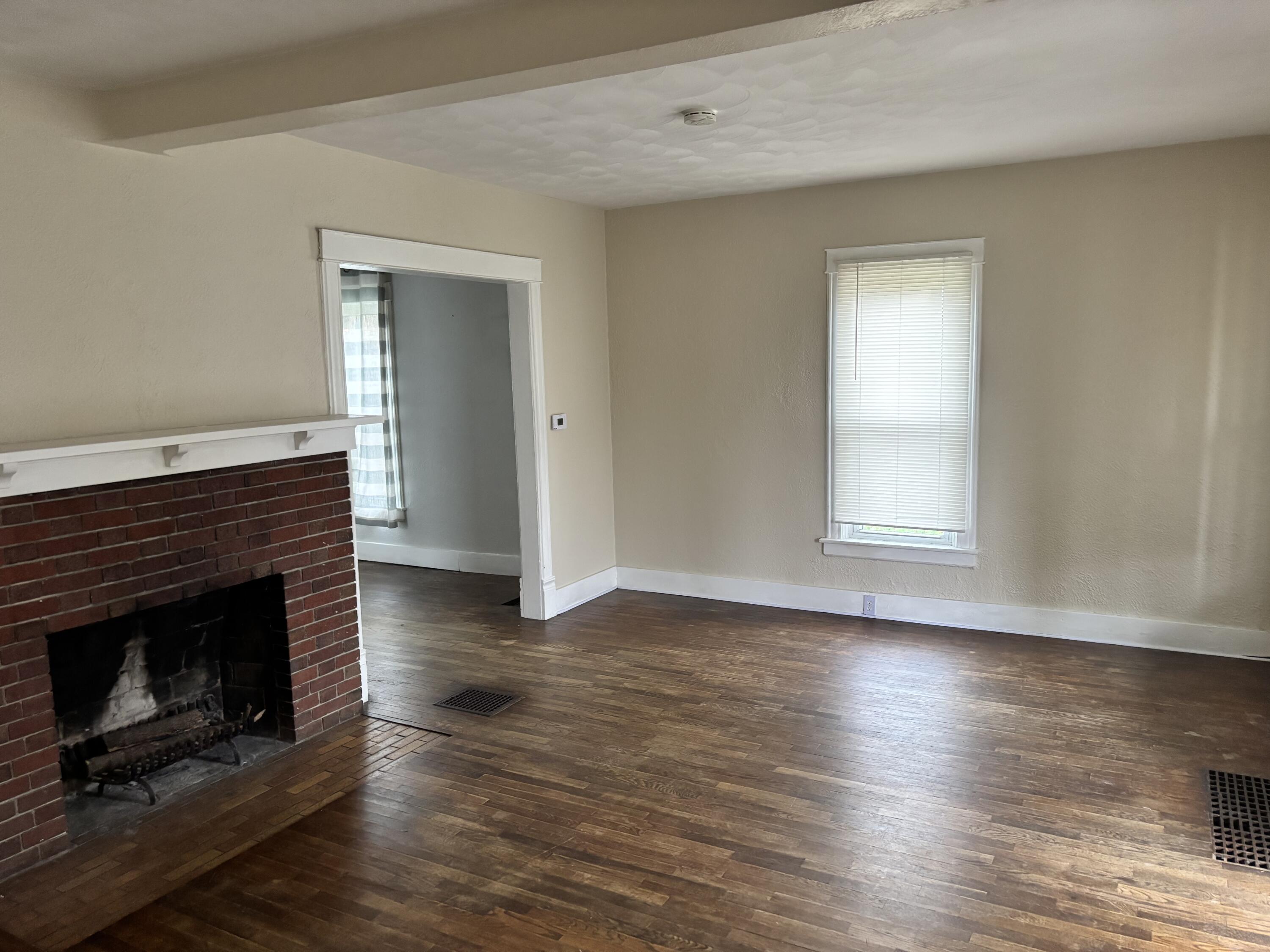 716 Lincoln Street Jackson, MI 49202 - Photo 3 of 9 IMG_3853