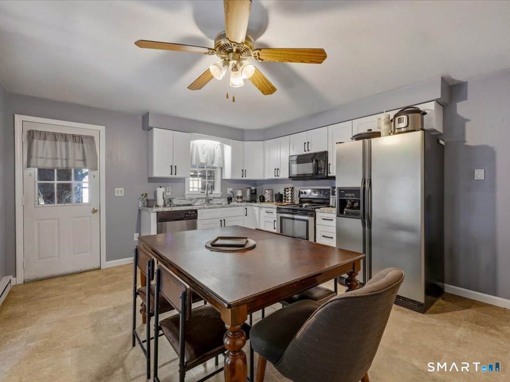 39 Glezen Street Norwich, CT 06360 - Photo 10 of 27