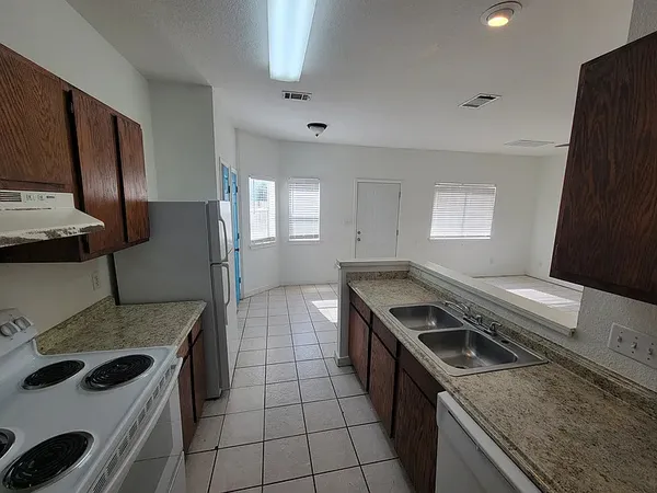 $1,800 | 812 Sagewood Trail, San Marcos, TX 78666