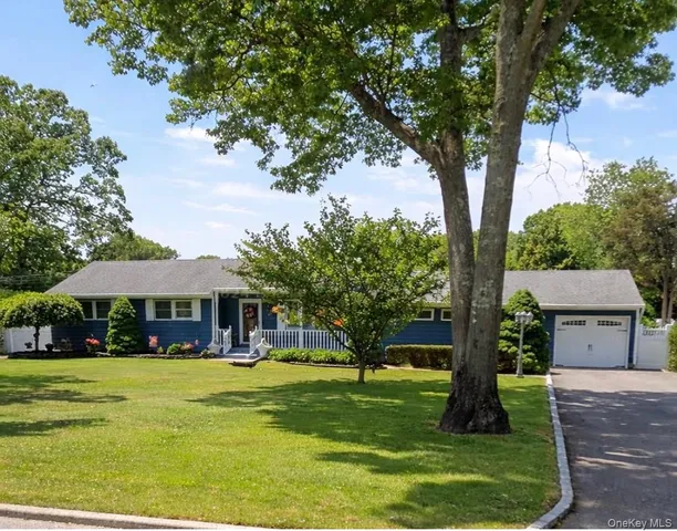 $769,900 | 246 Southern Boulevard, Nesconset, NY 11767