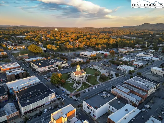 a picture of city view