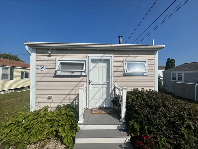 $275,000 | 64 Burnside Avenue, Narragansett, RI 02882