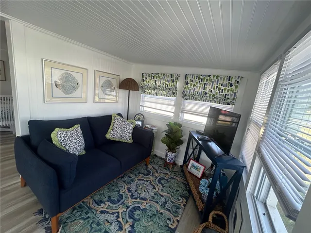 $275,000 | 64 Burnside Avenue, Narragansett, RI 02882