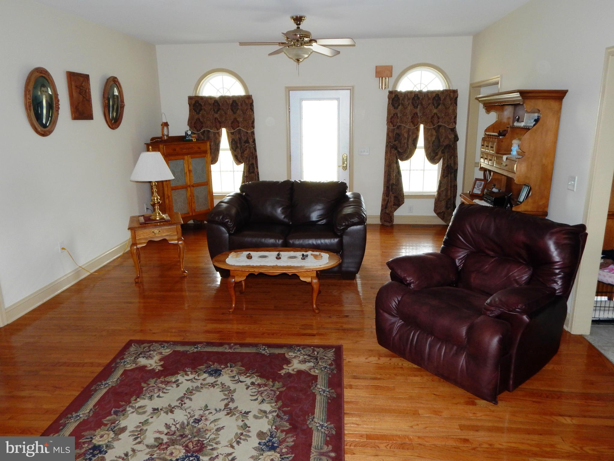 8920 Bacons Road Delmar, DE 19940 - Photo 6 of 20 Living Room