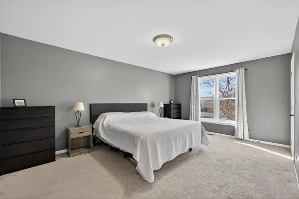 $369,999 | 736 Cypress Lane, Carol Stream, IL 60188