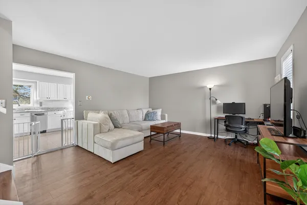 $369,999 | 736 Cypress Lane, Carol Stream, IL 60188