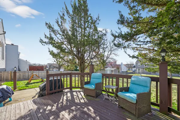 $369,999 | 736 Cypress Lane, Carol Stream, IL 60188