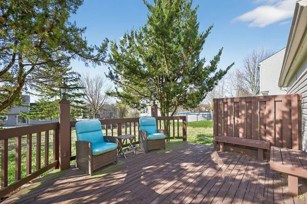 $369,999 | 736 Cypress Lane, Carol Stream, IL 60188