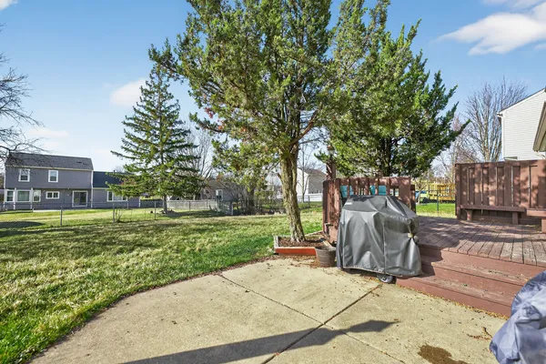 $369,999 | 736 Cypress Lane, Carol Stream, IL 60188
