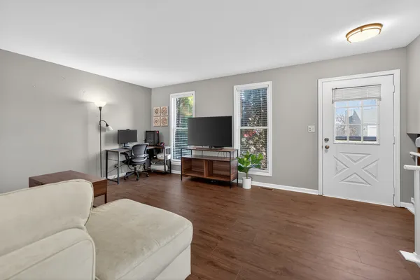 $369,999 | 736 Cypress Lane, Carol Stream, IL 60188